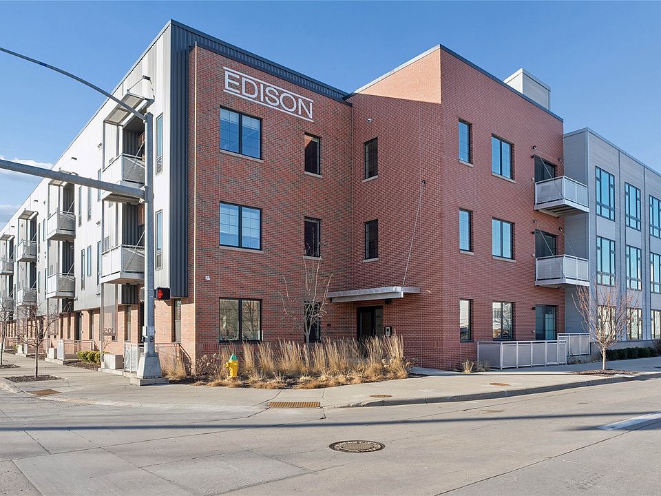1st image of 400 SW 7th St #104