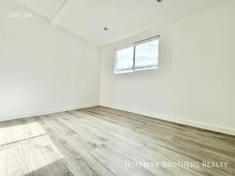 1568 Yosemite Dr #7 — Photo 12
