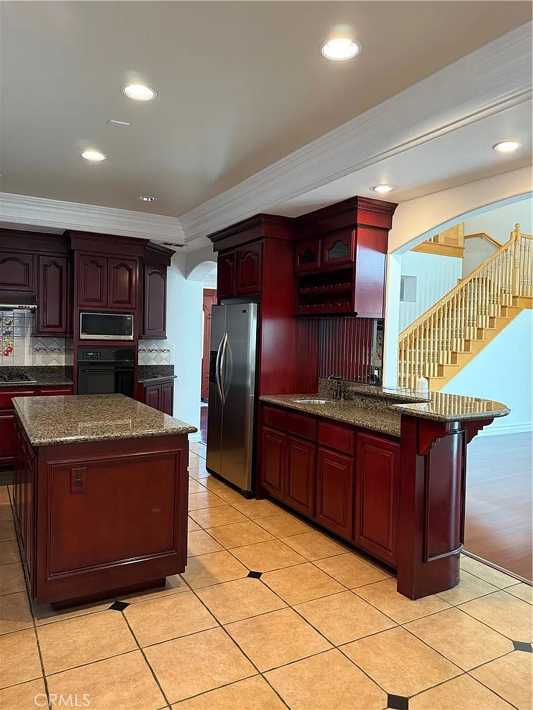 5 bed, 4.5 bath, 3316 sqft, $5,888 — Photo 3