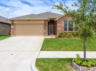 104 Red Fox Ln, Denton, TX 76210