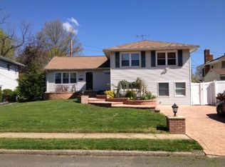 4025 Eve Dr, Seaford, NY 11783