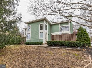 334 Green Meadow Ln, Horsham, PA 19044