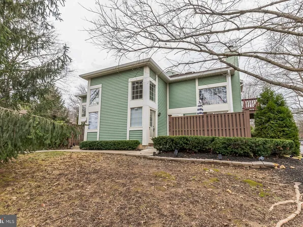 334 Green Meadow Ln, Horsham, PA 19044