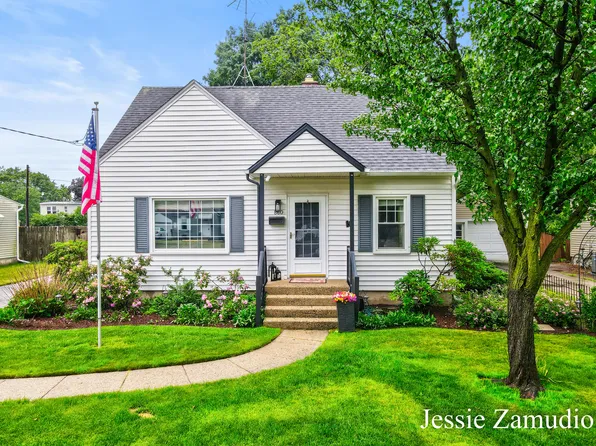 860 40th St SW, Wyoming, MI 49509