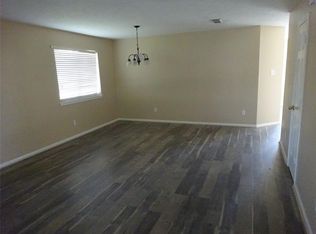 5306 Golden Stream Dr, Houston, TX 77066