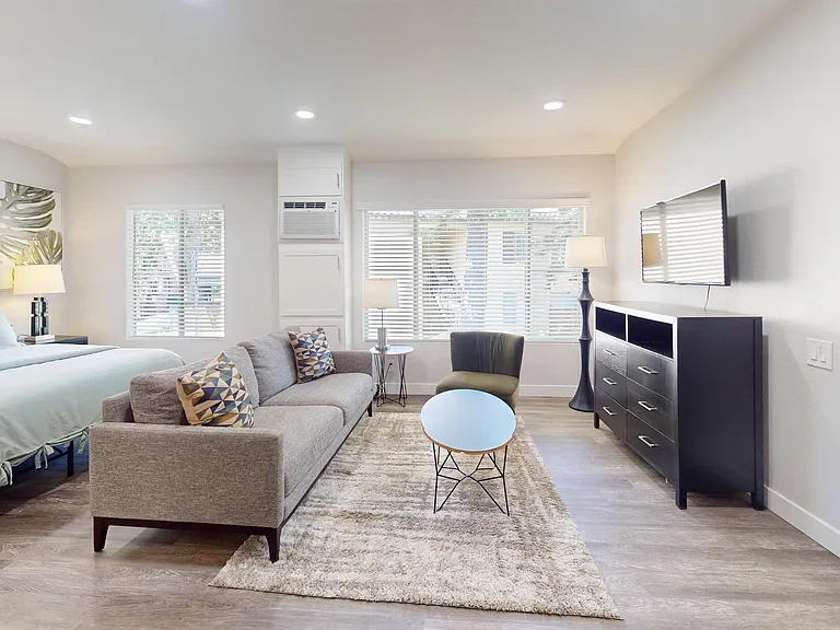 Charter Oaks Apartments — Photo 38