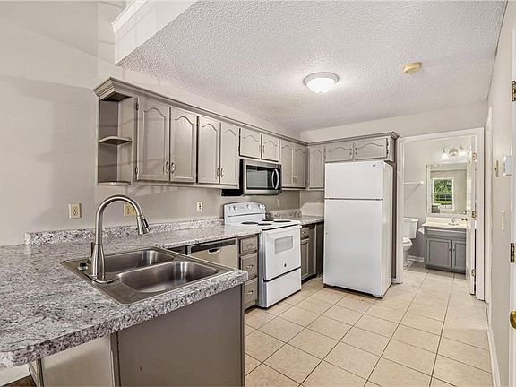 5th image of 8636-8638 NW Waukomis Dr