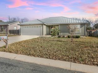 211 Green Oaks Loop, Fredericksburg, TX 78624