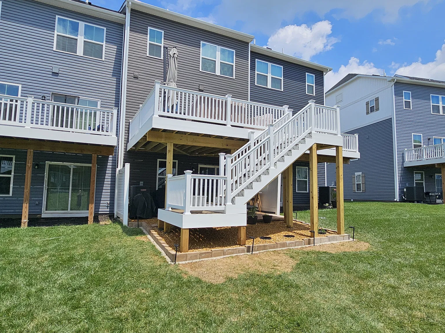 3 bed, 2.5 bath, 1950 sqft, $2,200 — Photo 1