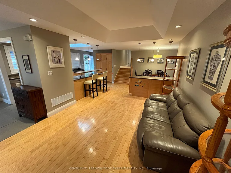 5 Southdale Dr — Photo 4