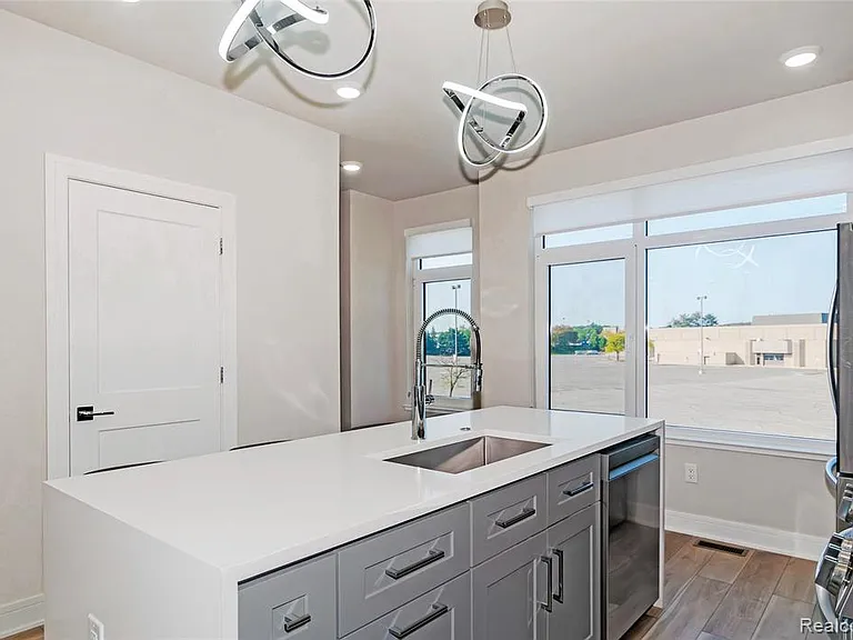 212 Innovation Dr — Photo 4