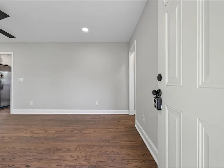 221 Clearview Dr — Photo 5