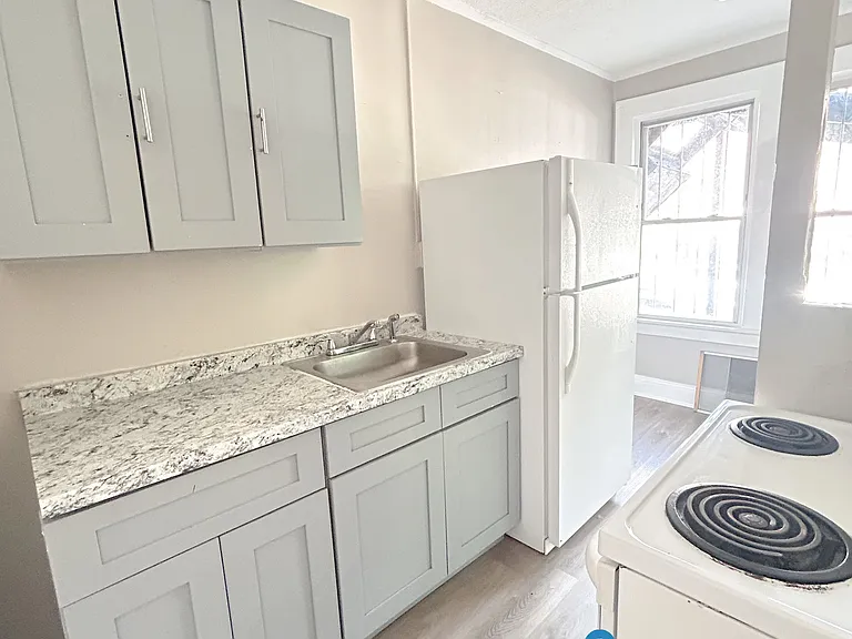 911 Asylum Ave #A8 — Photo 2
