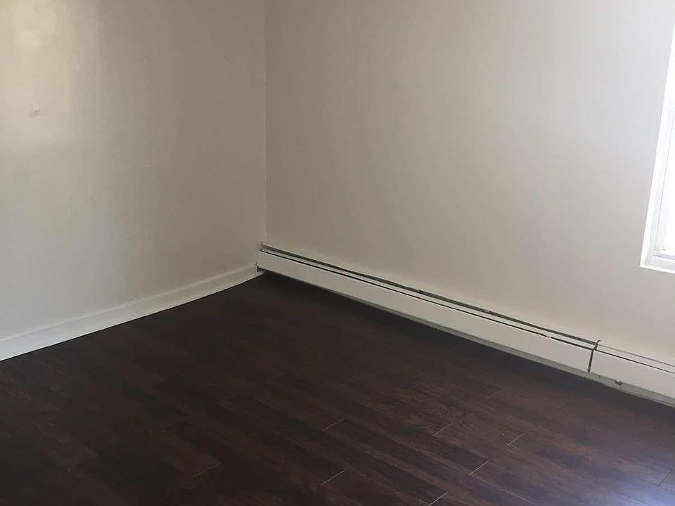 2nd image of 817 Summer Ave APT 5