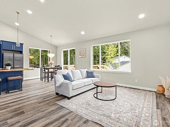 3rd image of 17624 Valley Lane SE