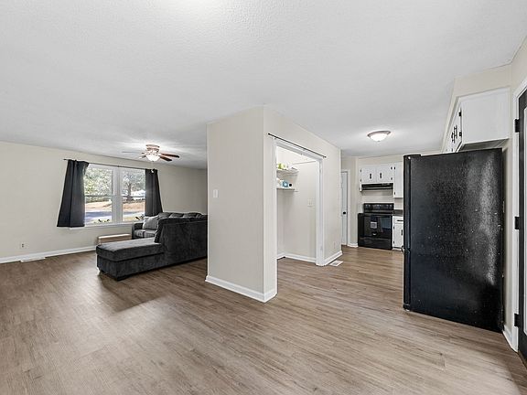 4th image of 2079 Skyview Cir