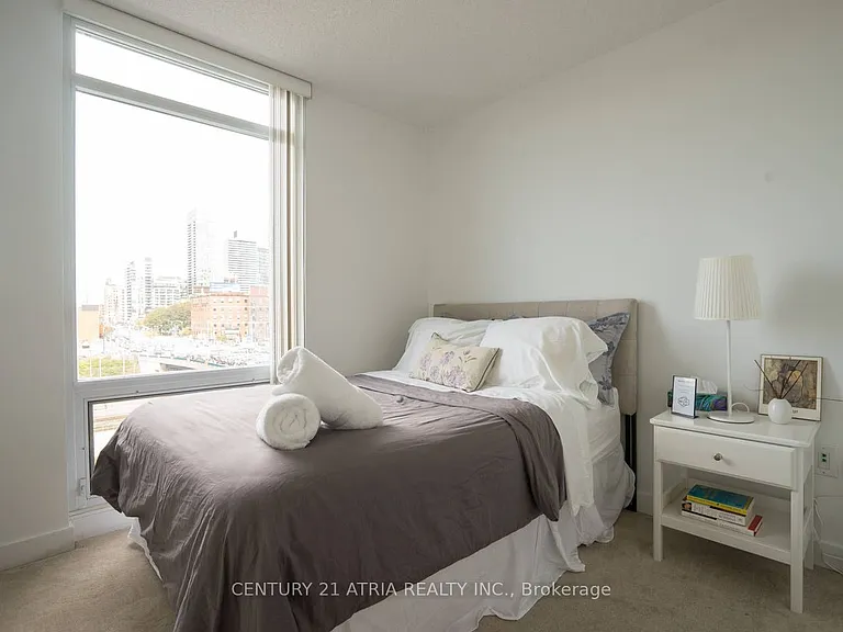 4K Spadina Ave #302 — Photo 7