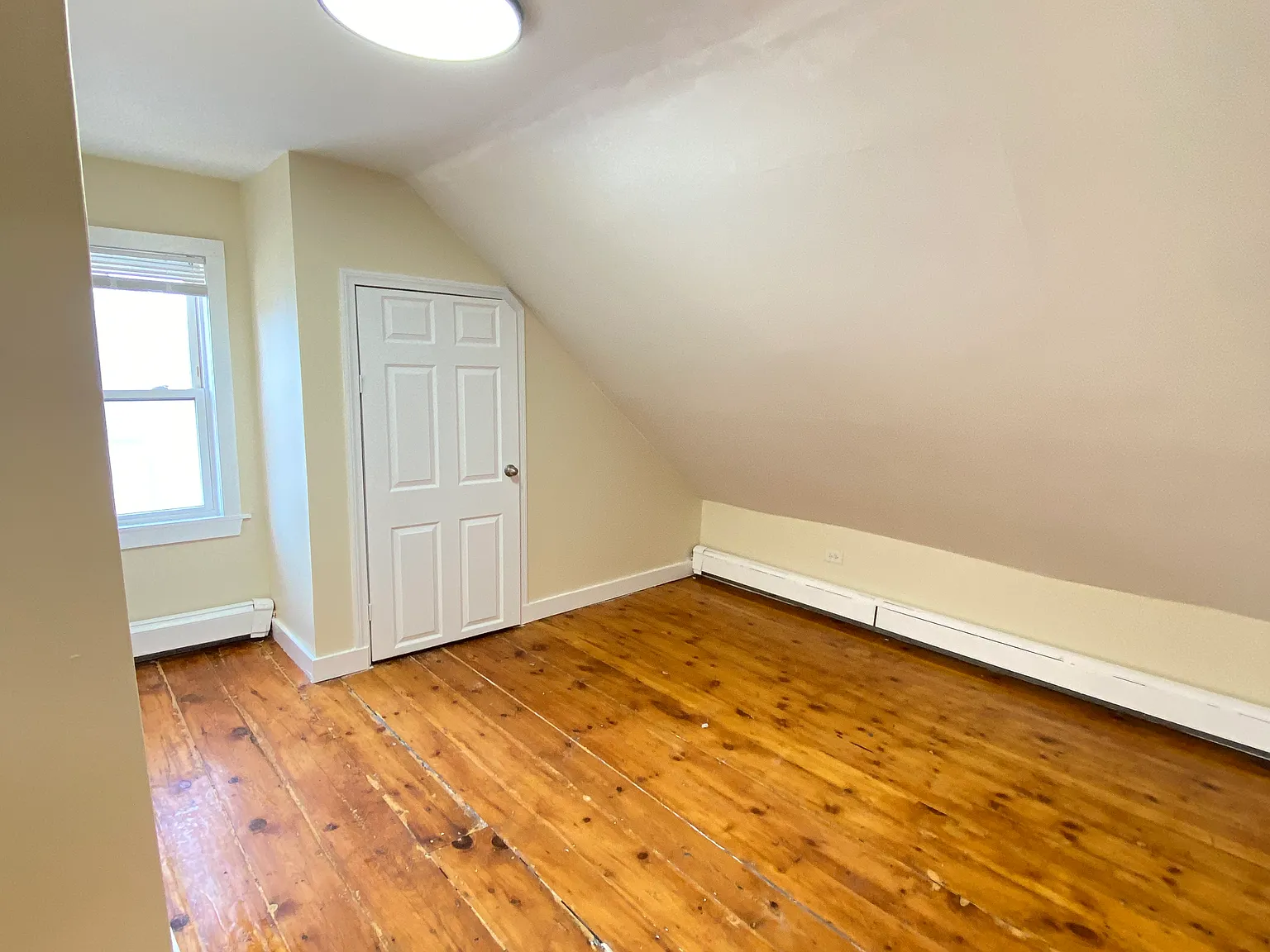 3 bed, 1250 sqft, $2,400 — Photo 4
