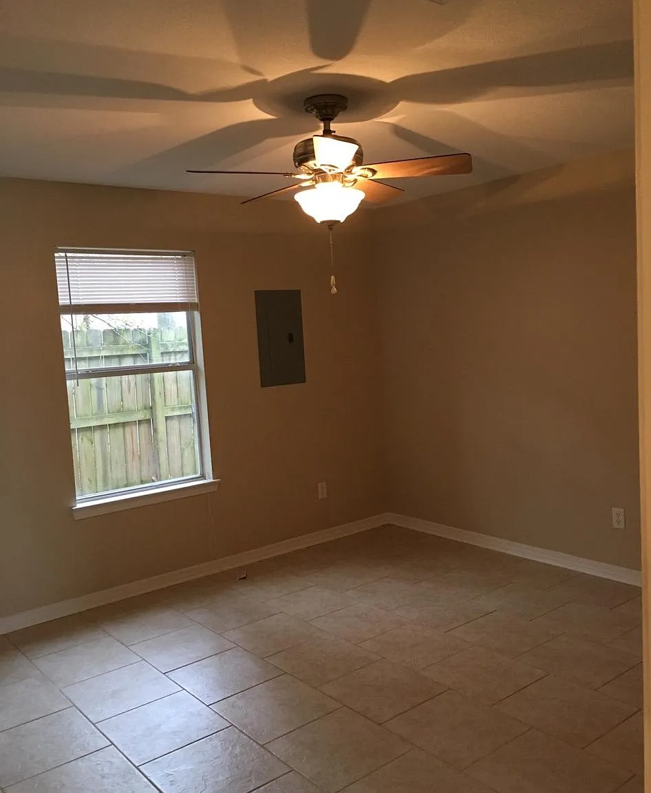 3 bed, 1180 sqft, $1,600 — Photo 4
