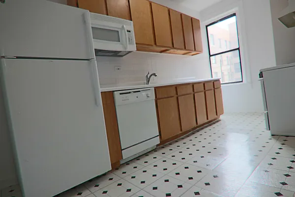 Rented by PMG Real Estate  | media 16