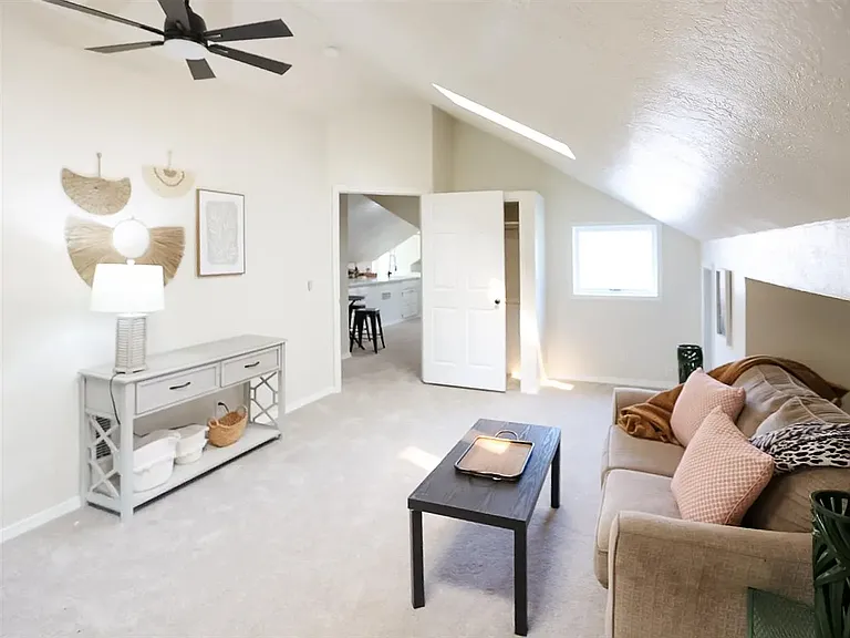 109 Road Runner Dr — Photo 11