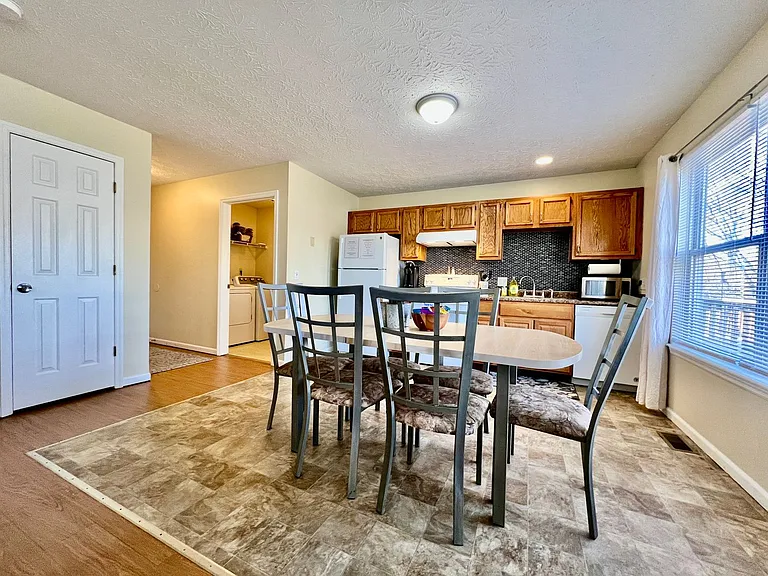 260 Overbrook Ct — Photo 5