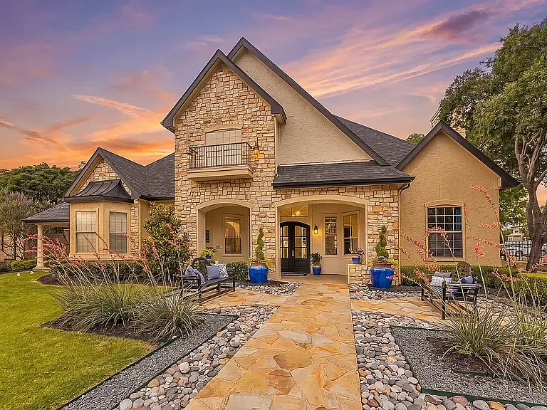 Leasing Office at Stonebriar of Frisco Apartments