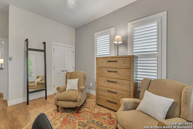 728 E Guenther St — Photo 29