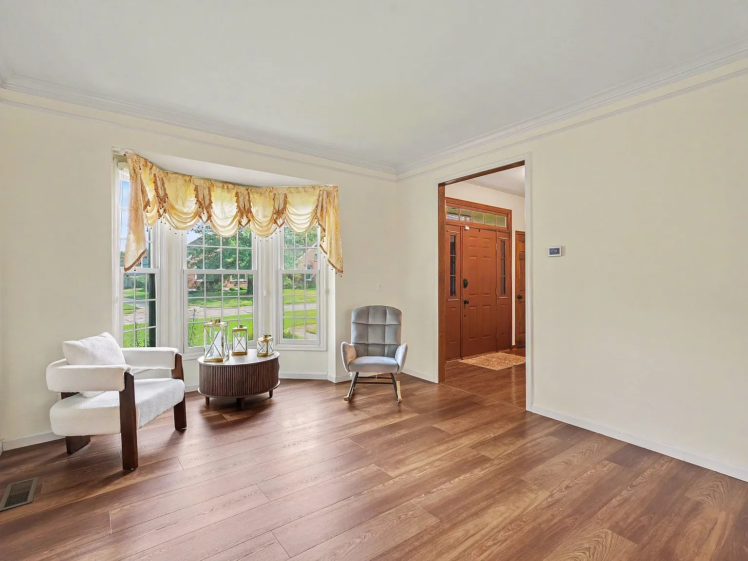 4 bed, 5368 sqft, $3,350 — Photo 3