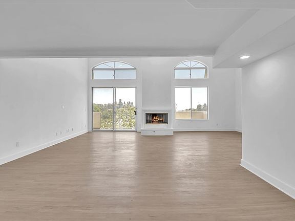 2nd image of 390 S Sepulveda Blvd