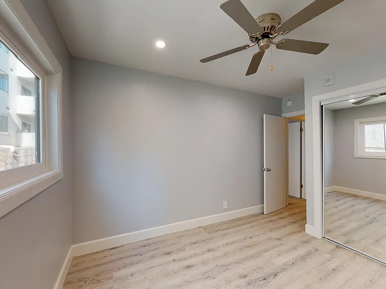 730 S Serrano Ave — Photo 44