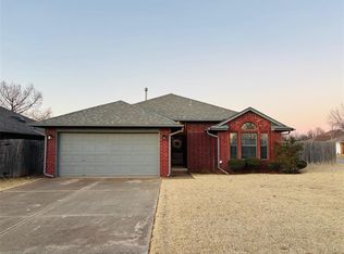 1613 Victoria Dr, Edmond, OK 73003