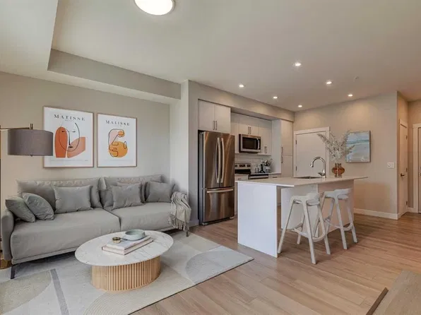 100 S Banister Dr #2202, Okotoks, AB T1S 5Y3