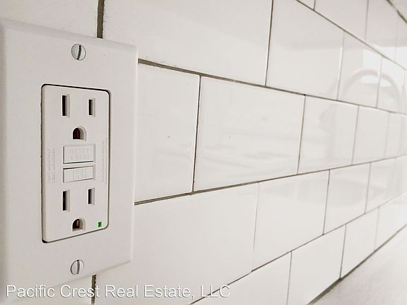 4th image of 423 11th Ave E APT 07