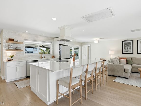 5th image of 2711 SE 18th Ct