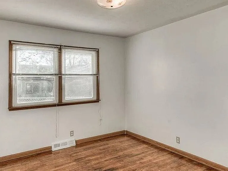 5803 S 50th St — Photo 9