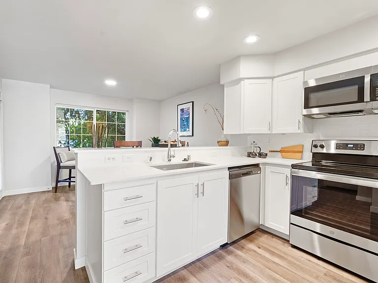 Water's Edge Townhomes — Photo 38