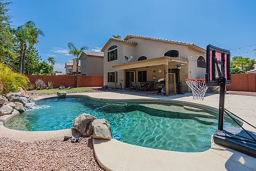 1650 E Tremaine Ave Photo 1