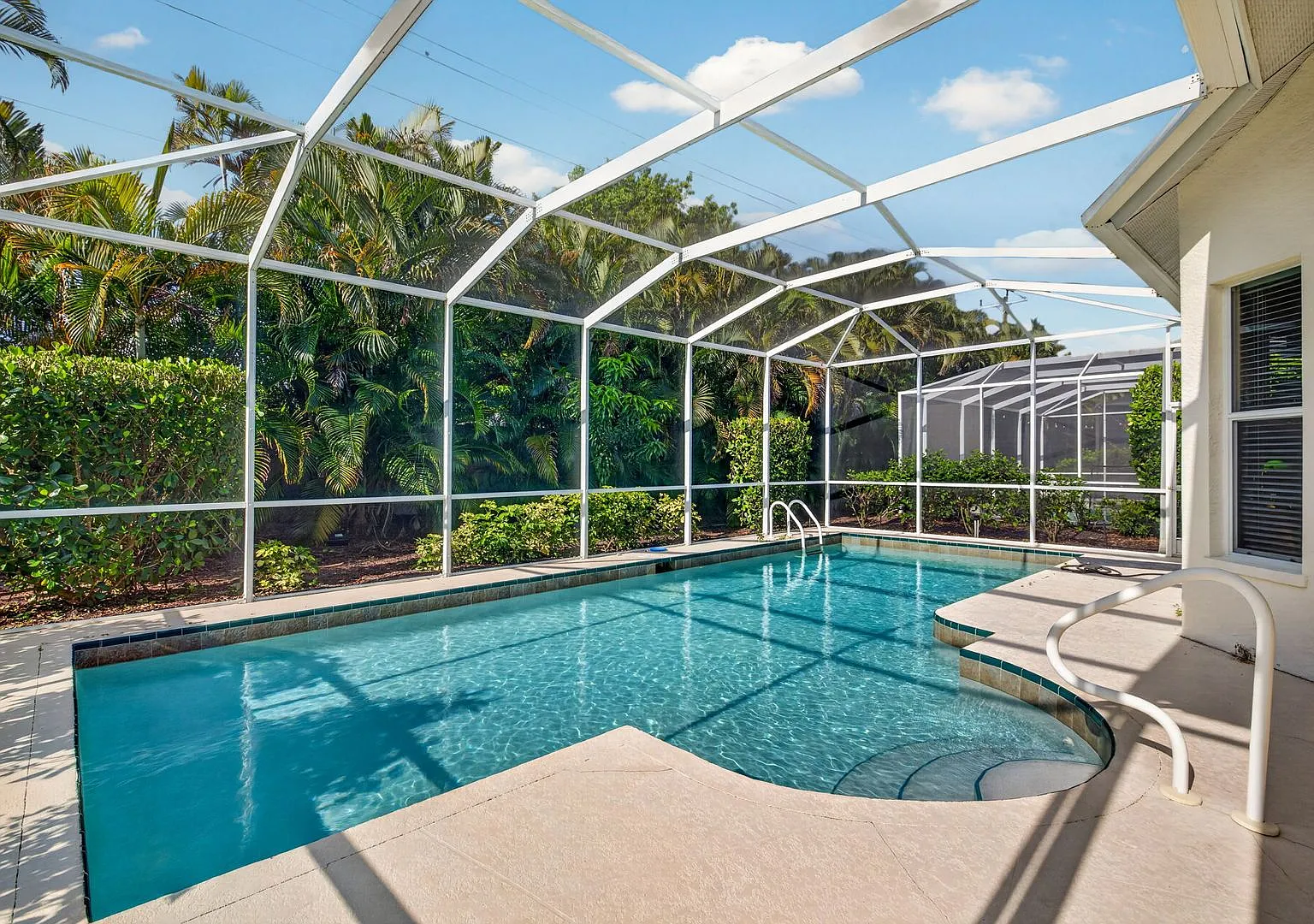 Calling All Golfers ** Beautiful Single Family Private Heated Pool Home In Stonebridge Country Cl... — Photo 1