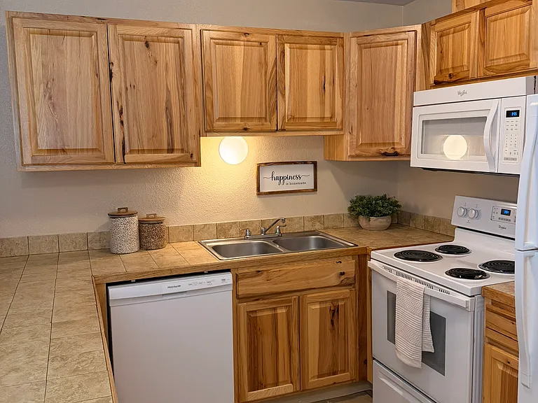 Evergreen Garden Apartments — Photo 8
