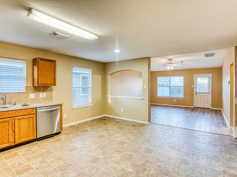8223 Wainwright Way — Photo 7