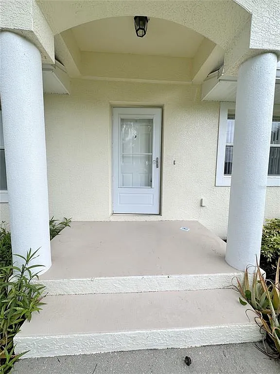 2 bed, 2.0 bath, 974 sqft, $1,425 — Photo 2