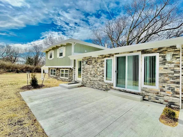 1109 W 21st St, Lawrence, KS 66046