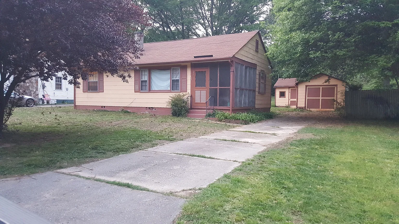 852 Linda Way photo 1