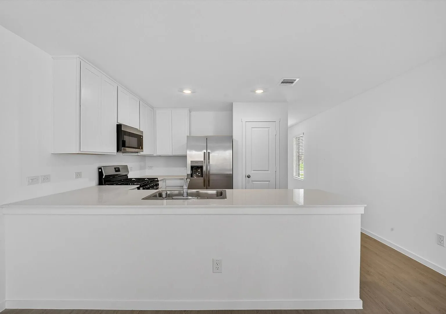Brand-New & Never Lived In Move-In Ready! — Photo 3