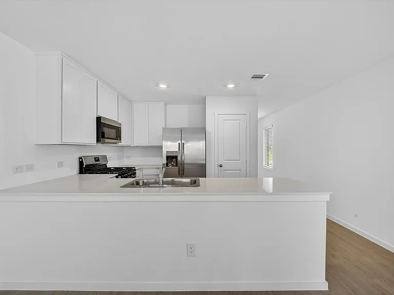 2509 Guineas Ln — Photo 3