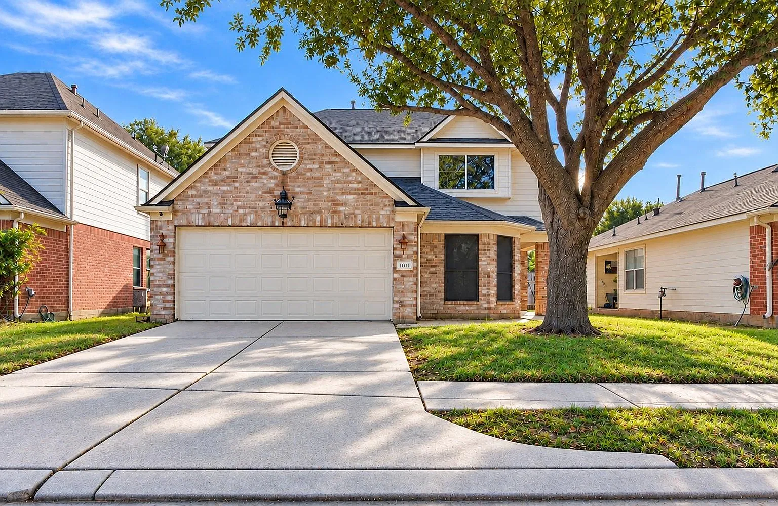 4 bed, 2.5 bath, 2260 sqft, $2,300 — Photo 3