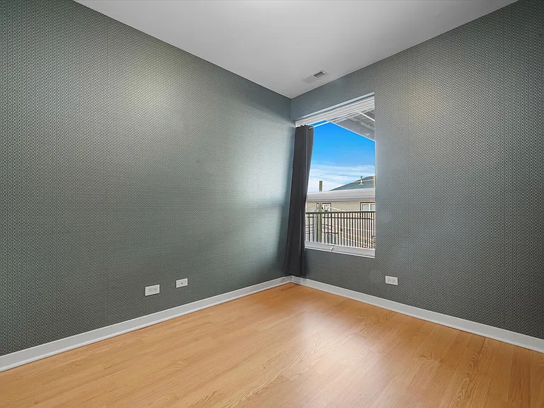 1541 N Bosworth St #4 — Photo 15