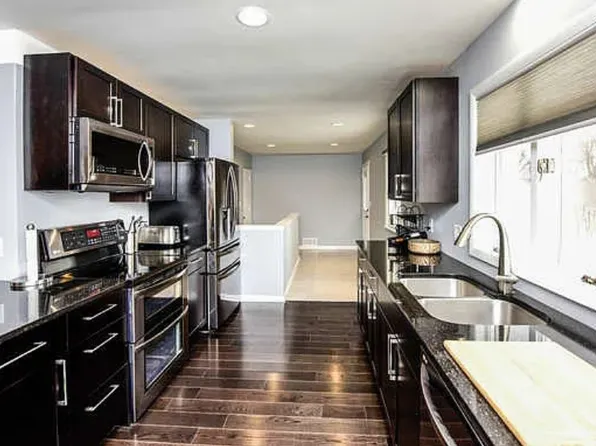 1156 Charlton St, West Saint Paul, MN 55118