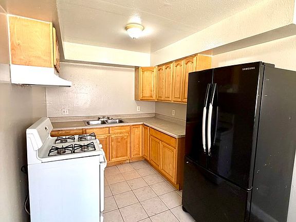 2nd image of 812 W 83rd St APT 5